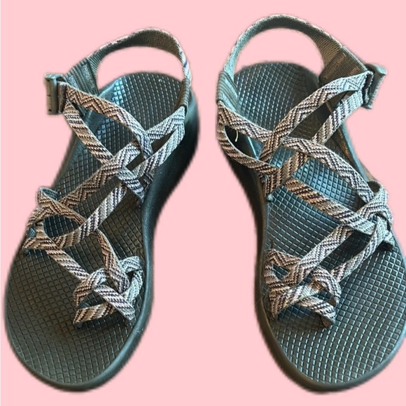Chaco Shoes - Chaco Black and Gray Outdoor Yampa Sandals with Contoured Footbed.
